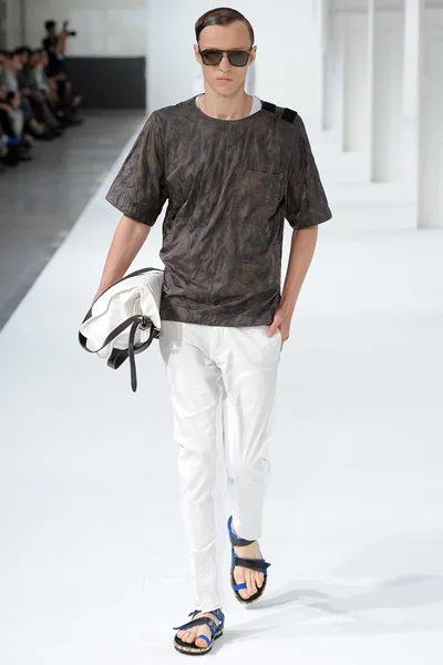 Look 18
